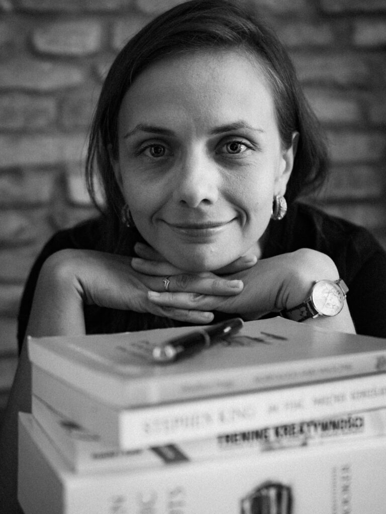 kontakt, kurs pisania, jak wydać książkę, lekcje pisania, jak napisać książkę, jak znaleźć wydawcę, pisarka, copywriting, redakcja, mentor pisania, lekcje pisania, pisanie w biznesie, prosty język, storytelling